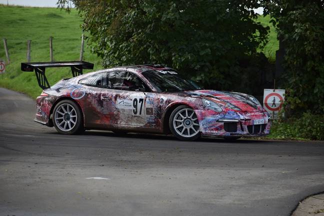 Une image contenant arbre, ext�rieur, route, voiture

Description g�n�r�e automatiquement