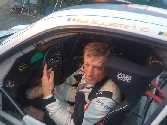 Une image contenant voiture, ext�rieur, personne, v�hicule

Description g�n�r�e automatiquement